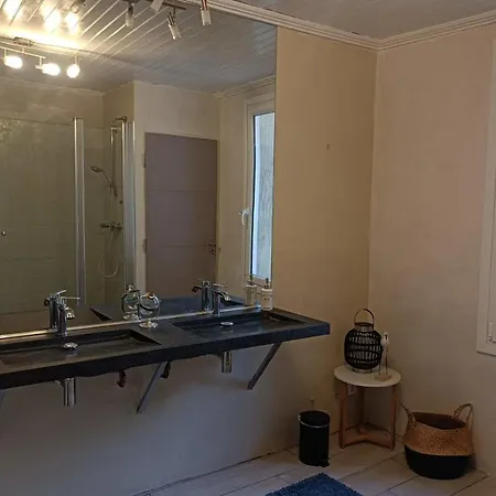 Bright Family Home In Pezenas